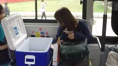 吃瓜群众纷纷上场,全民参与的网络热议现象